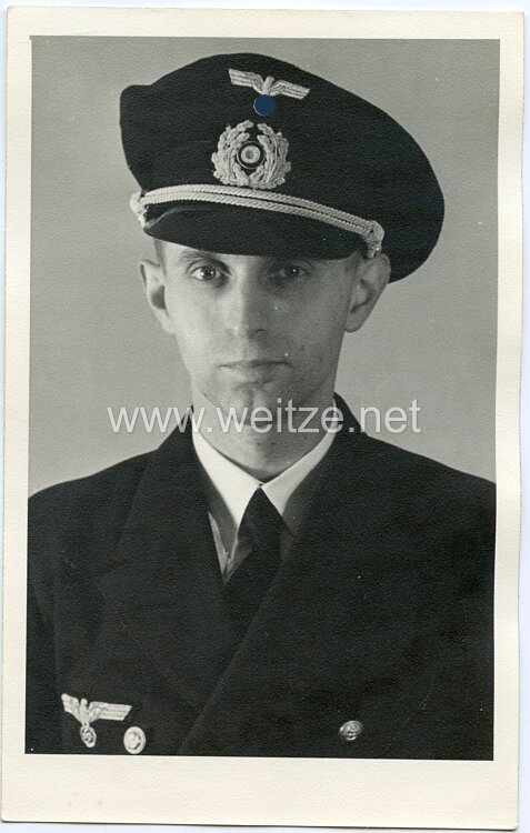 Portraitfoto eines Offiziers und Beamten der Kriegsmarine