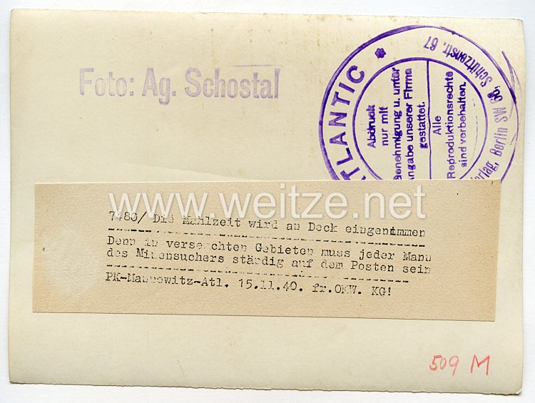 Kriegsmarine Pressefoto: Die Mahlzeit wird an Deck eingenommen 15.11.1940 Bild 2