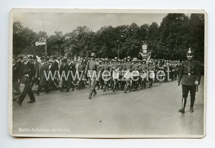 Weimarer Republik Foto, Aufziehen der Wache in Berlin