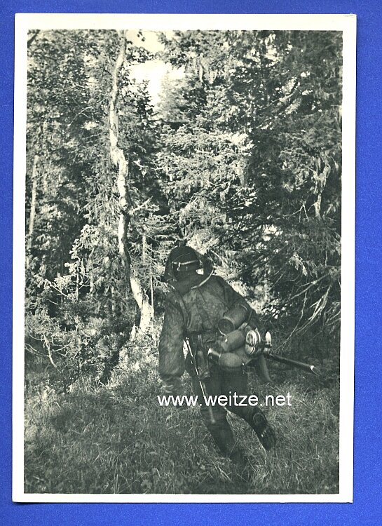 Waffen-SS - Propaganda-Postkarte - " Kampf der SS-Gebirgsdivision ' Nord ' in Karelien " - Angriff im Urwald