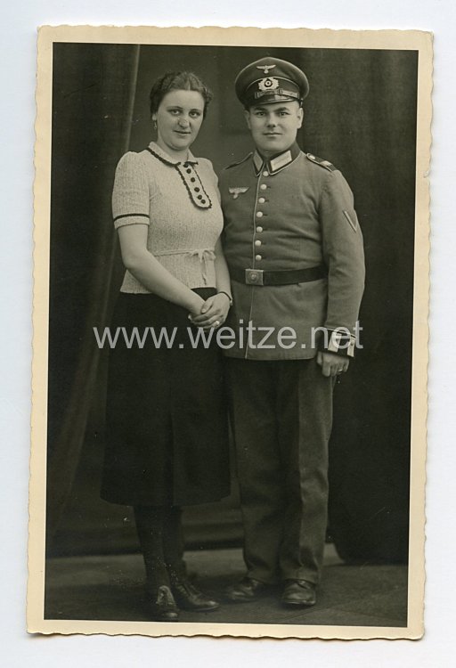 Wehrmacht Portraitfoto, Soldat mit Waffenrock in einem Infanterie-Regiment