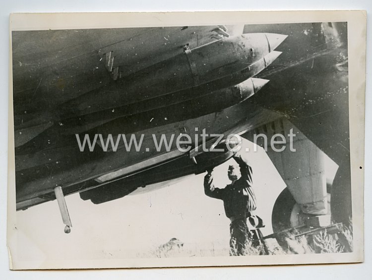 Luftwaffe Pressefoto: Weitere rumänische Bomben für die Bolschewisten am Don 24.12.1942