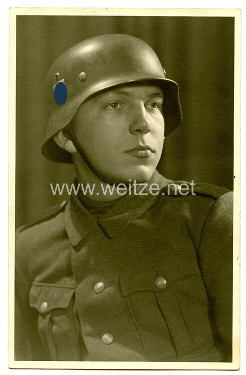 Waffen-SS Portraitfoto, SS-Sturmmann mit Stahlhelm