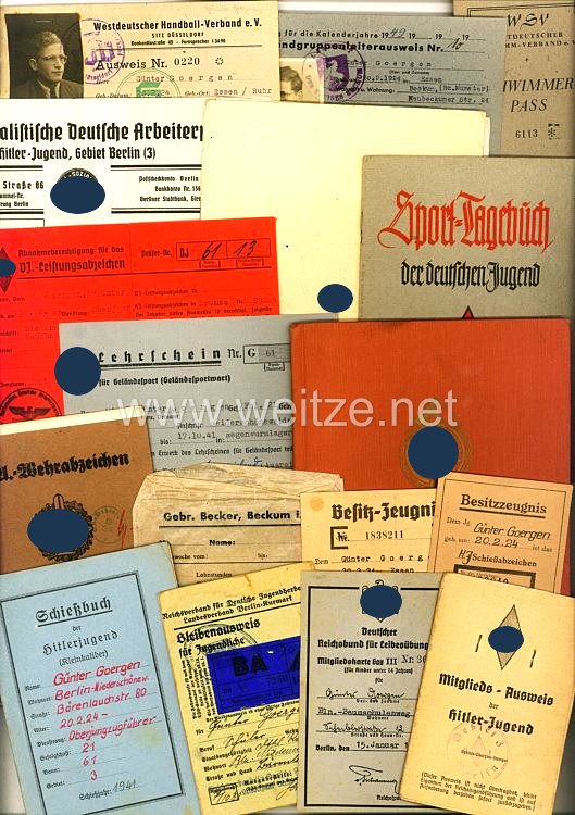 HJ Gebiet 3 ( Berlin ) - Dokumentengruppe mit Sportbuch des HJ-Führers für das Führer-Sportabzeichen eines Jungen des Jahrgangs 1924 aus Essen