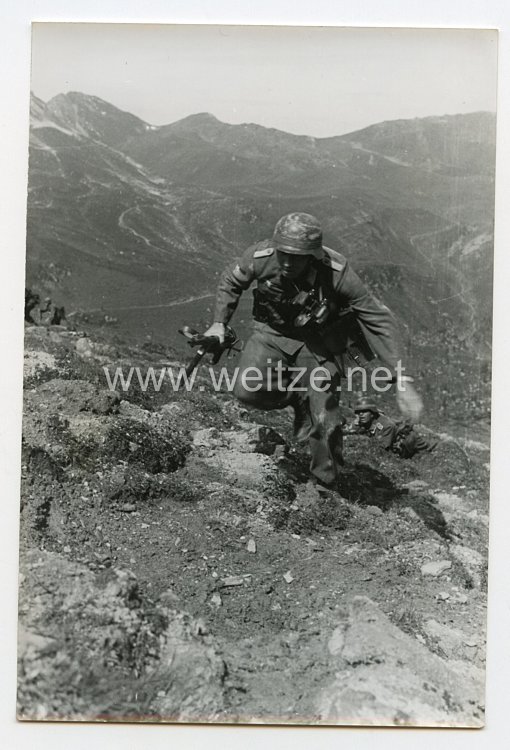 Wehrmacht Heer Pressefoto: Im Sprung vorwärts