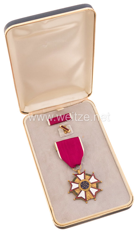 USA - Legion Of Merit Merit Medal in Case with Lapel Pin and Ribbon Bar 