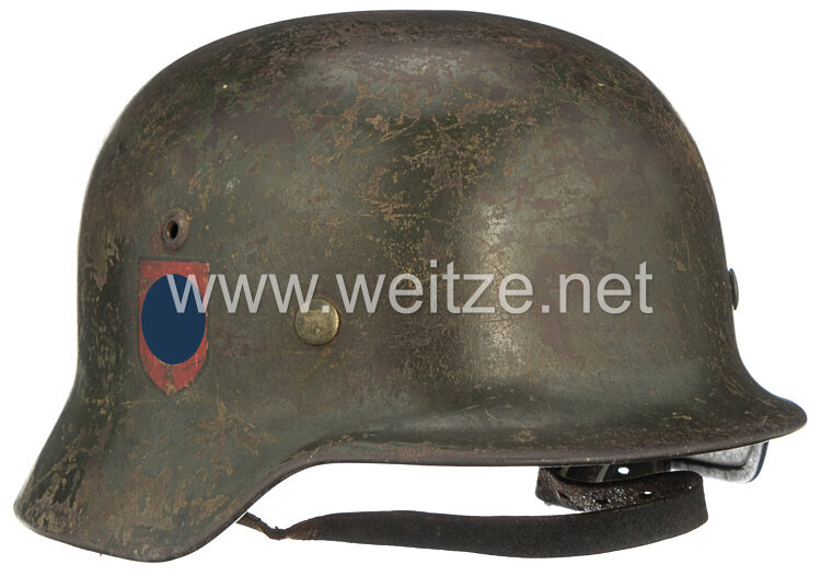 Ordnungspolizei Stahlhelm M 35 mit 2 Emblemen später in die Waffen-SS Division übernommen 