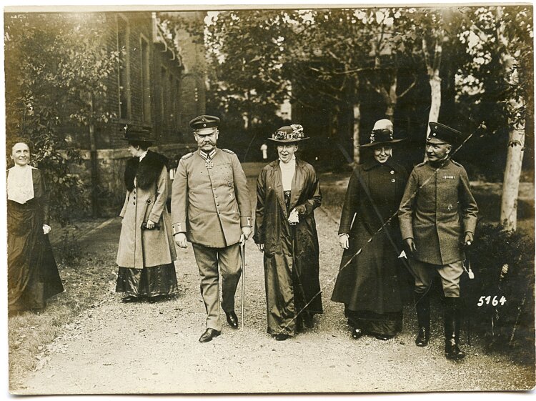 Pressefoto, Paul von Hindenburg beim Spaziergang
