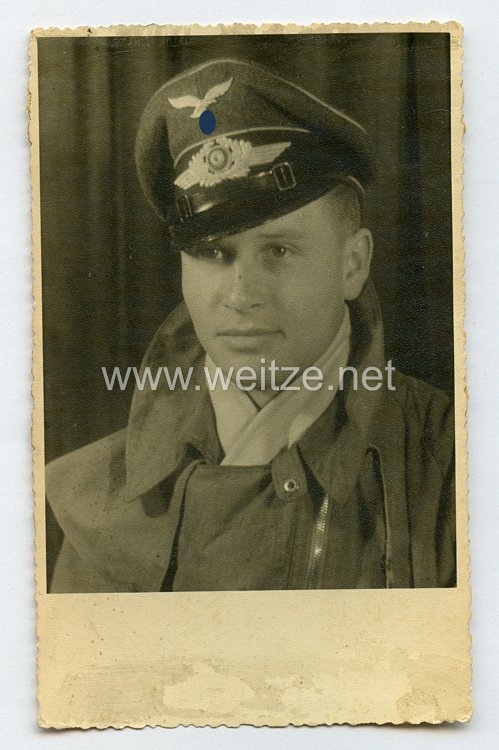 Luftwaffe Portraitfoto, Soldat im Fliegeroverall für Flugzeugbesatzungen / Sommeroverall
