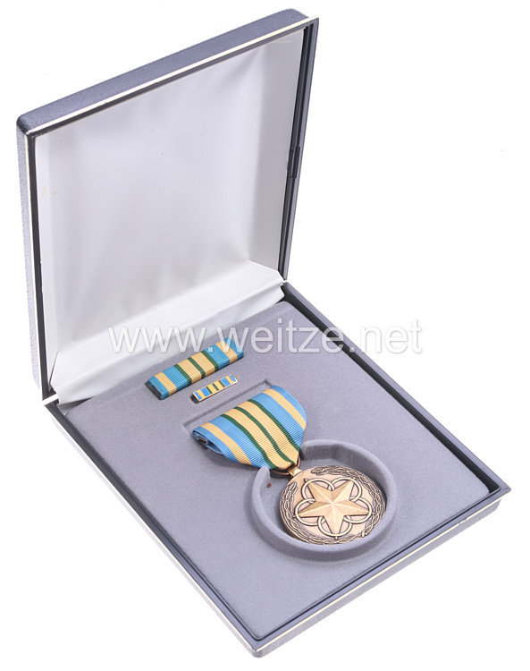 USA - Armed Forces Outstanding Volunteer Service Medal in Case with Lapel Pin and Ribbon Bar   