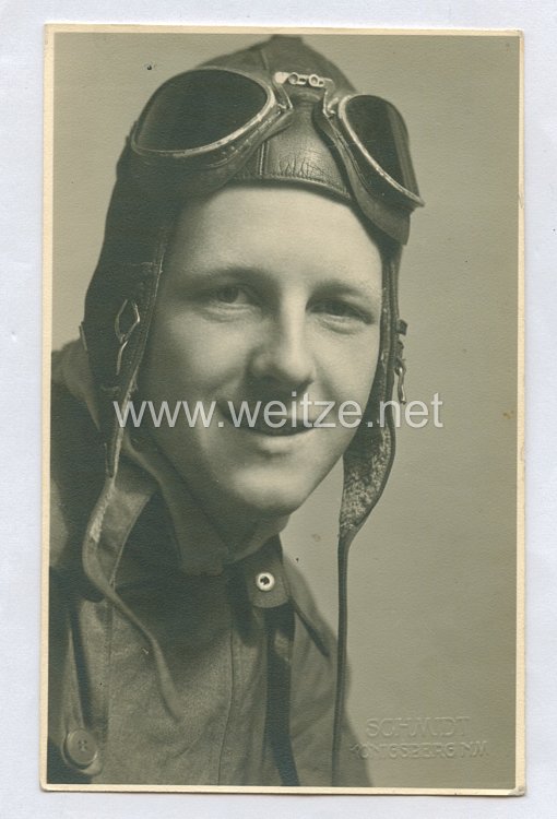 Luftwaffe Portraitfoto, Soldat im Fliegeroverall mit Kopfhaube für Flugzeugbesatzungen / Sommeroverall