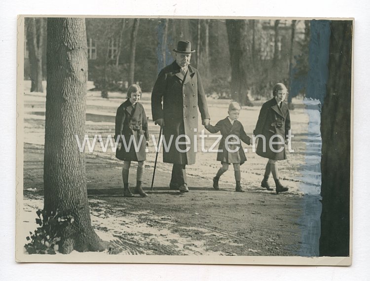 3. Reich Pressefoto: Hindenburg und Enkelkinder