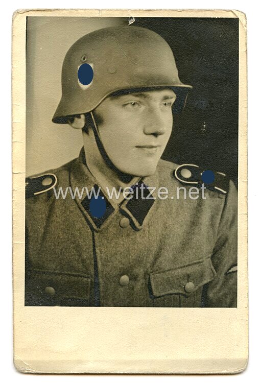 Waffen-SS Portraitfoto, SS-Mann mit Stahlhelm der Leibstandarte SS Adolf Hitler (LAH)
