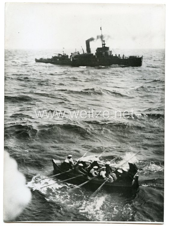 Kriegsmarine Pressefoto: Ostsee, ein deutsches Minenlager schickt einen Lotsen zu einem amerikanischen Dampfer