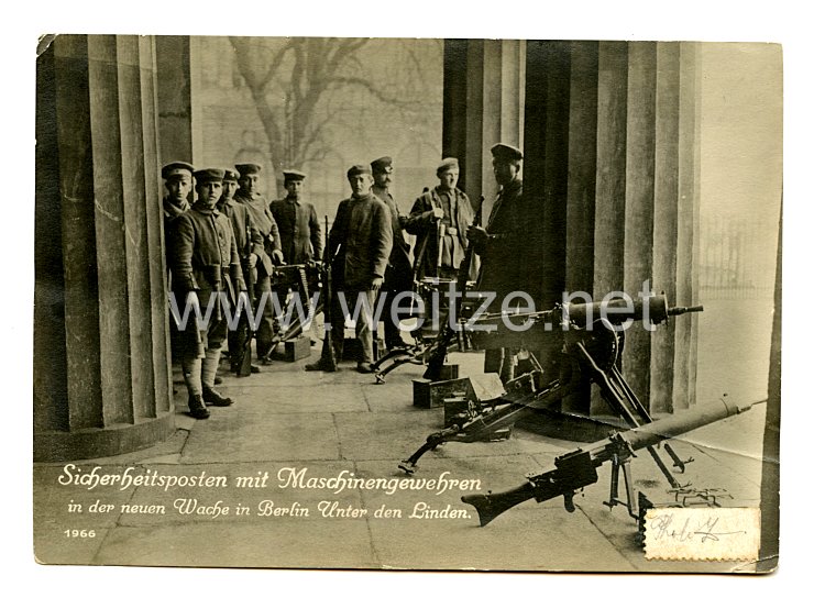 Weimarer Republik Foto, Sicherheitsposten mit Maschinengewehren in der neuen Wache in Berlin Unter den Linden