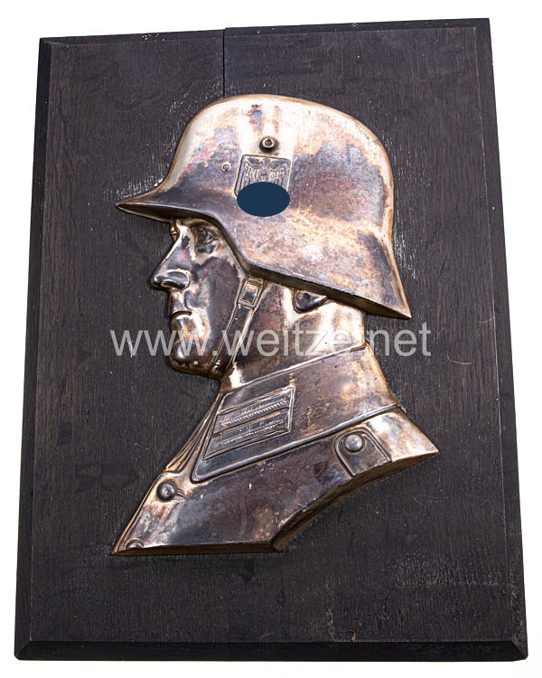 Wehrmacht Heer - große Wandplakette mit dem Portrait eines Wehrmachtssoldaten mit Stahlhelm