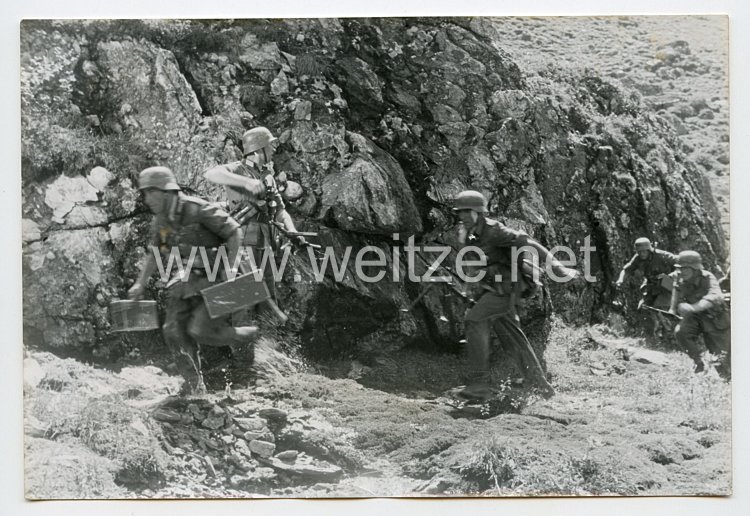 Wehrmacht Heer Pressefoto: Vorgehender Stosstrupp