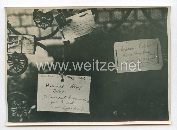 3. Reich Pressefoto: In der Ortskommandanten wird den französischen Flüchtlingen Rat und Hilfe erteilt. 2.7.1940