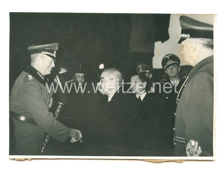 Wehrmacht Pressefoto: Generalfeldmarschall Keitel und eine japanische Delegation