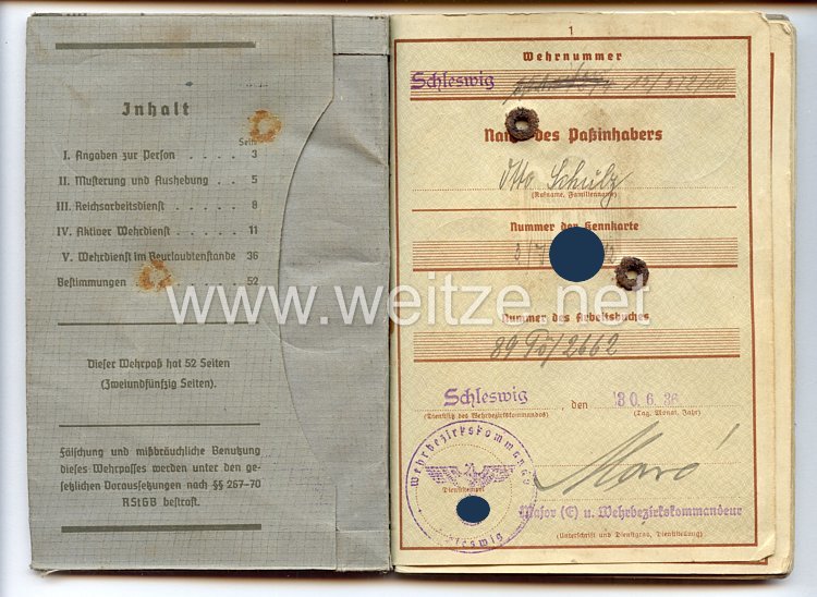 Wehrpaß für einen späteren Wachtmeister u.a. in einer Hundestaffel mit verliehener Denkmünze für Verdienste um das Deutsche Hundewesen, der 1944 in Rußland gefallen ist. Bild 2