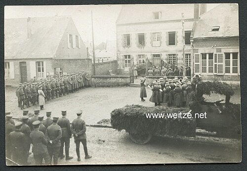 1.Weltkrieg Foto, Antritt der Soldaten zu Ehren eines Gefallenen Soldaten
