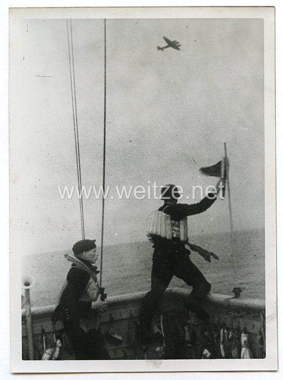 Kriegsmarine Pressefoto: Britisches U-Boot wird in der Tiefe gehämmert 10.5.1943