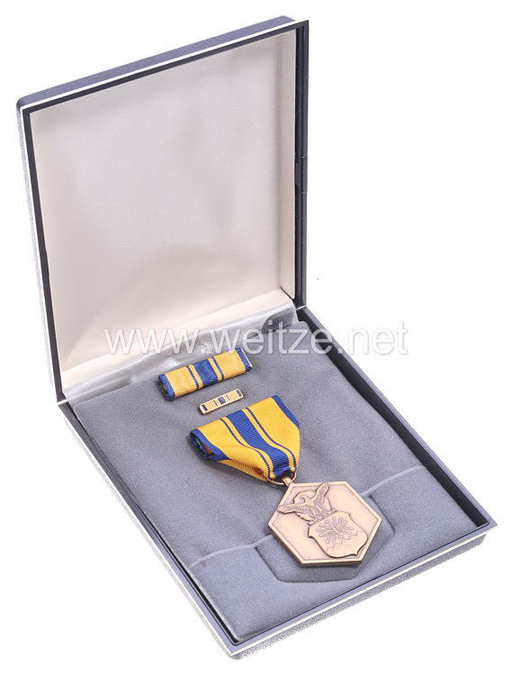 USA - Air Force Military Merit Medal in Case with Lapel Pin and Ribbon Bar 