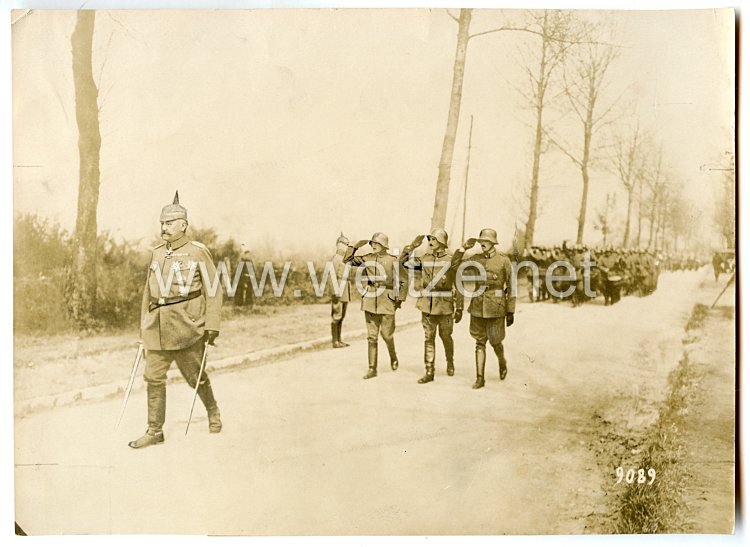 1. Weltkrieg Deutsches Heer Foto, Paul von Hindenburg marschiert mit einem Regiment auf