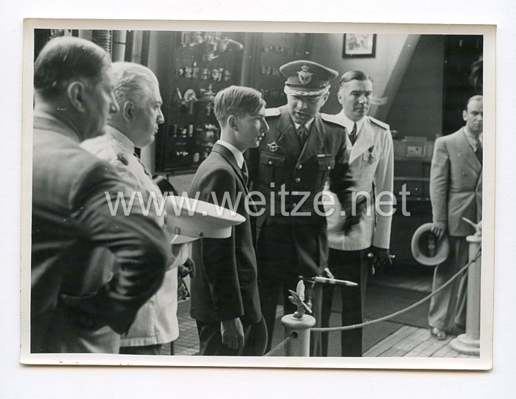 III. Reich Pressefoto. König Peter auf einer aeronautischen Ausstellung. Belgrad.