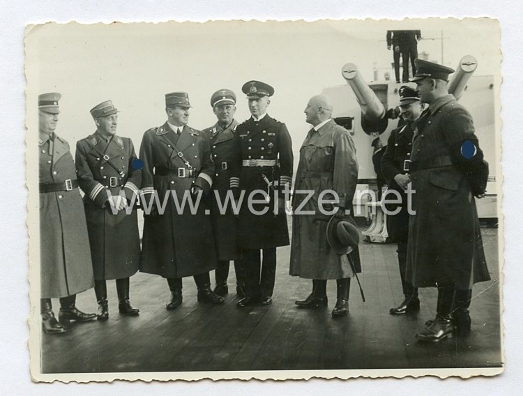 III. Reich Foto, Julius Streicher bei der Indienststellung des Kreuzer Nürnberg