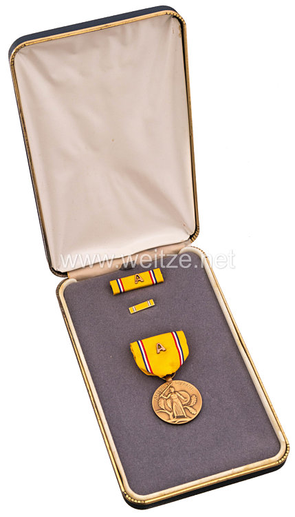 USA - Americain Defense Service Medal in Case with Lapel Pin and Ribbon Bar 