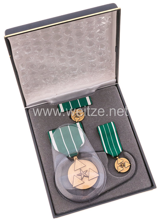 USA - Departement of the Army Commanders Award for Civilian Service Medal in Case with Miniature, Lapel Pin and Ribbon Bar   
