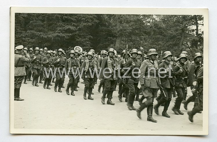 Wehrmacht Heer Foto, Soldaten mit MG 13 Bandolier für Magazine