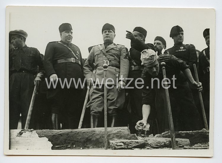 Königreich Italien Pressefoto: Benito Mussolini und die Schwarzhemden Milizia Volontaria per La Sicurezza Nazionale (MVSN)