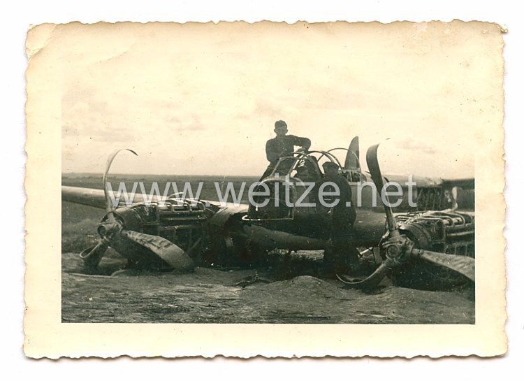 Luftwaffe Foto, notgelandeter mittlerer Bomber