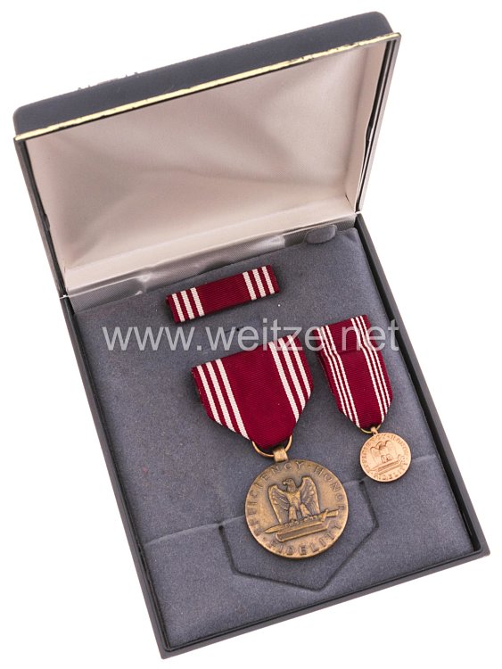 USA - Good Conduct Medal in Case with Miniature and Ribbon Bar 