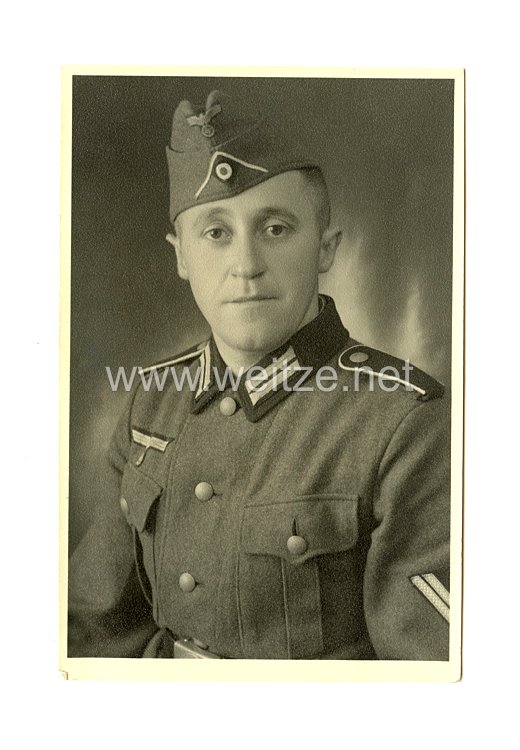 Wehrmacht Heer Portraitfoto, Obergefreiter mit Schiffchen