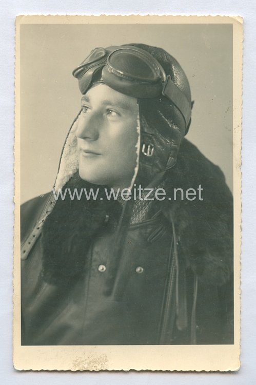 Luftwaffe Portraitfoto, Soldat im Fliegeroverall mit Kopfhaube für Flugzeugbesatzungen