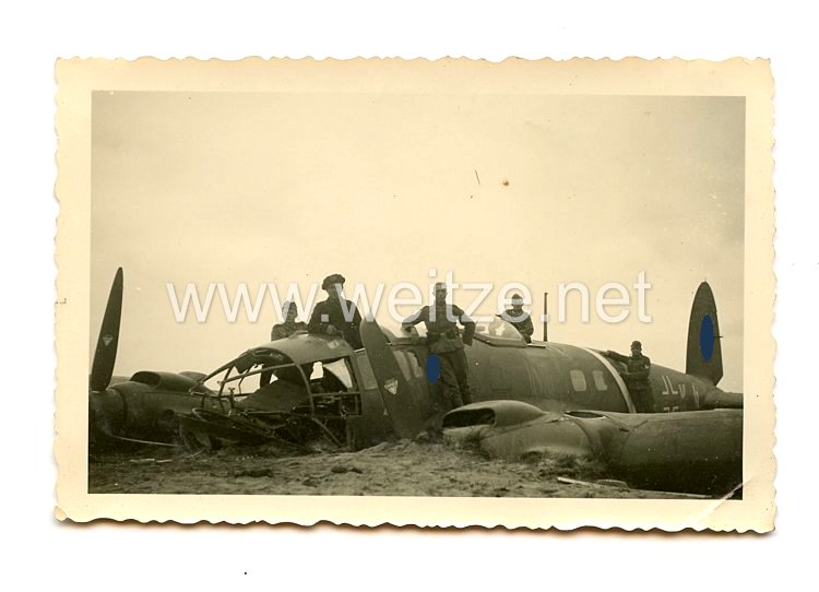 Luftwaffe Foto, Abgestürzte Junkers Ju 88 des Kampfgeschwader 54