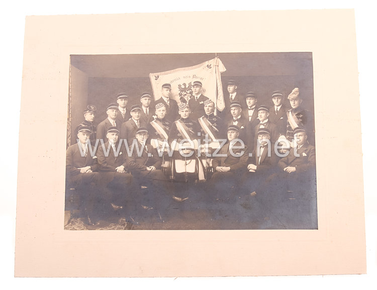 Weimarer Republik Großes Gruppenfoto einer Studentenschaft "[Te]utonia sei's Panier!"