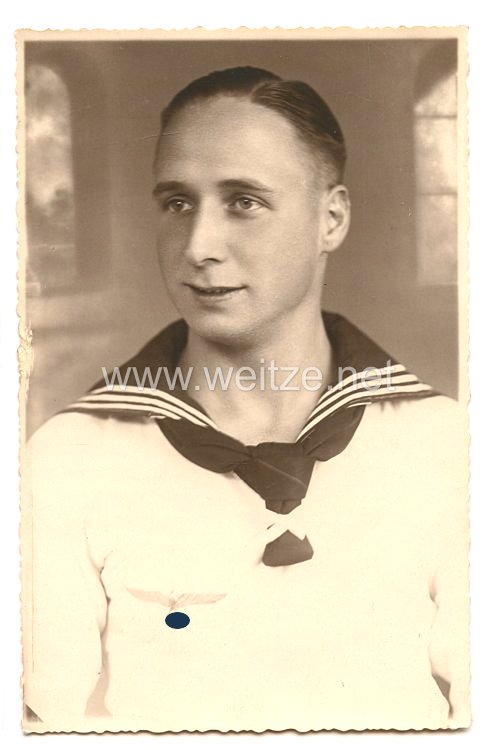 Kriegsmarine Portraitfoto, Matrose mit weißen Hemd