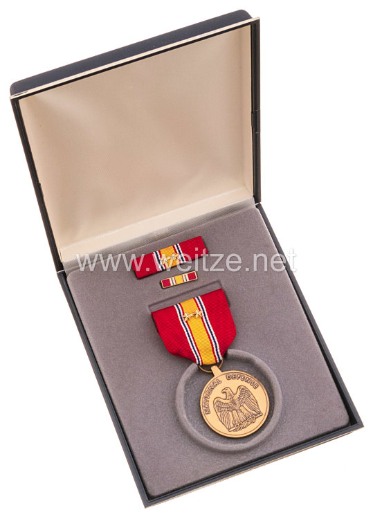 USA - National Defense Medal in Case with Lapel Pin and Ribbon Bar