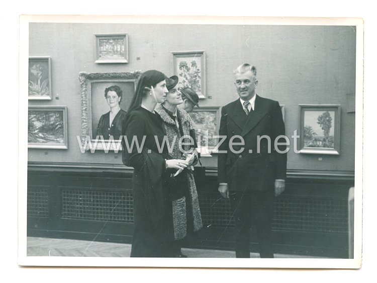 3. Reich Pressefoto: Prinzessin Olga auf einer Künstlerischen Ausstellung in Belgrad