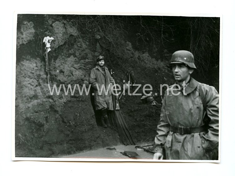 Wehrmacht Pressefoto: Soldaten bei einer Ruhepause