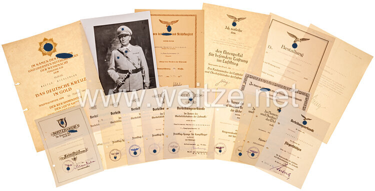 Luftwaffe - große Urkundengruppe des Trägers Deutsches Kreuz in Gold Feldwebel Walter Biedermann, Bordschütze im 5./Kampfgeschwader 55 