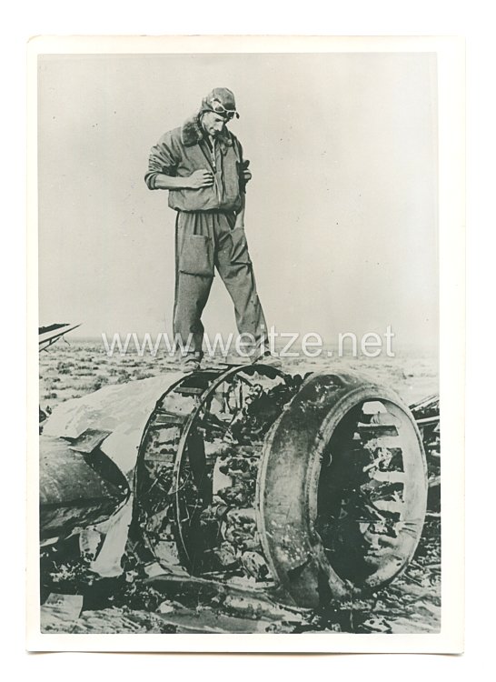 Luftwaffe Pressefoto:  Ein von den Italienern in Libyen abgeschossenes englisches Flugzeug 25.6.1940