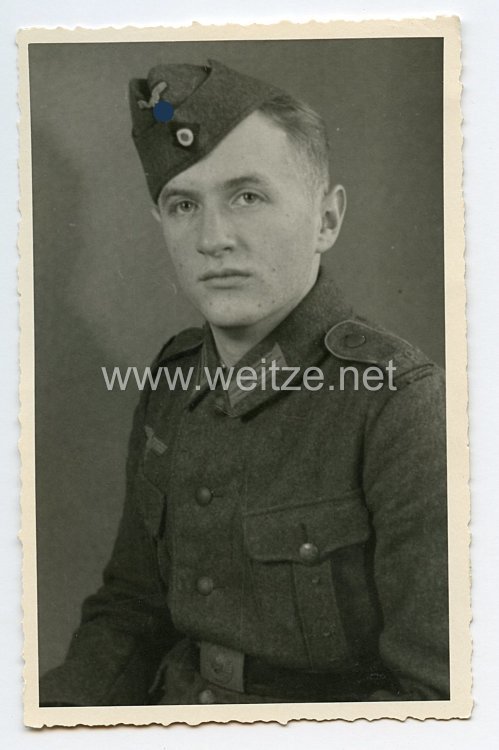 Wehrmacht Heer Portraitfoto, Soldat mit Schiffchen