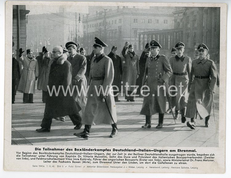 III. Reich - gedrucktes Pressefoto " Die Teilnehmer des Boxländerkampfes Deutschland - Italien - Ungarn am Ehrenmal " 7.12.1942