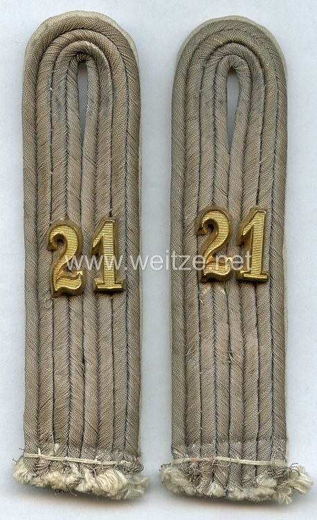 Wehrmacht Paar Schulterstücke für einen Oberleutnant im Infanterie-Regiment Nr. 21