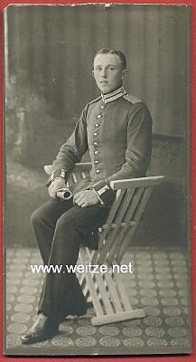 Preußen Großes Kabinett-Foto eines Einjährig-Freiwilligen Gefterien 1. Garde-Dragoner-Rgiment Soldaten im Garde-Schützen-Bataillon